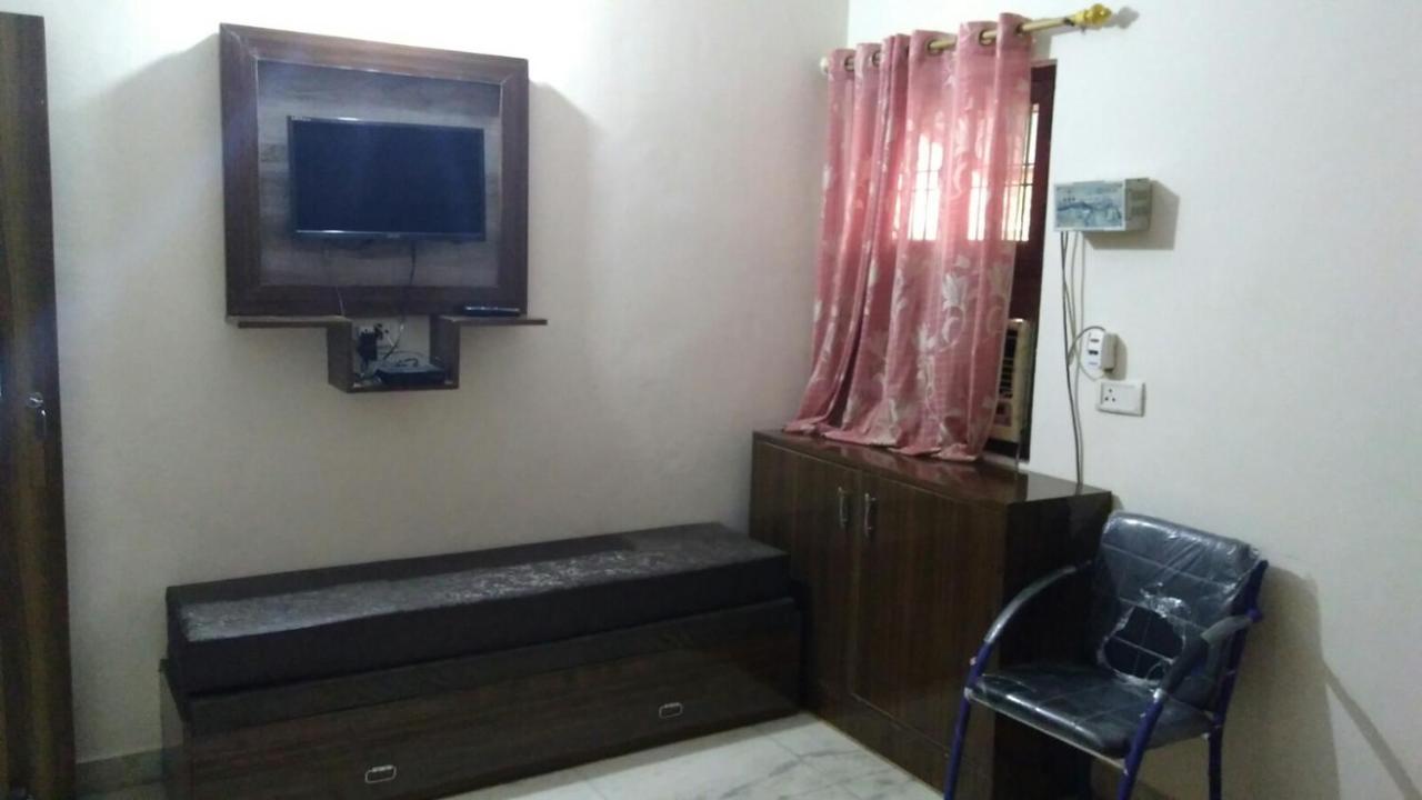 Basil Inn Home Stay Walking Distance From Taj Mahal Agra Agra  Exterior foto